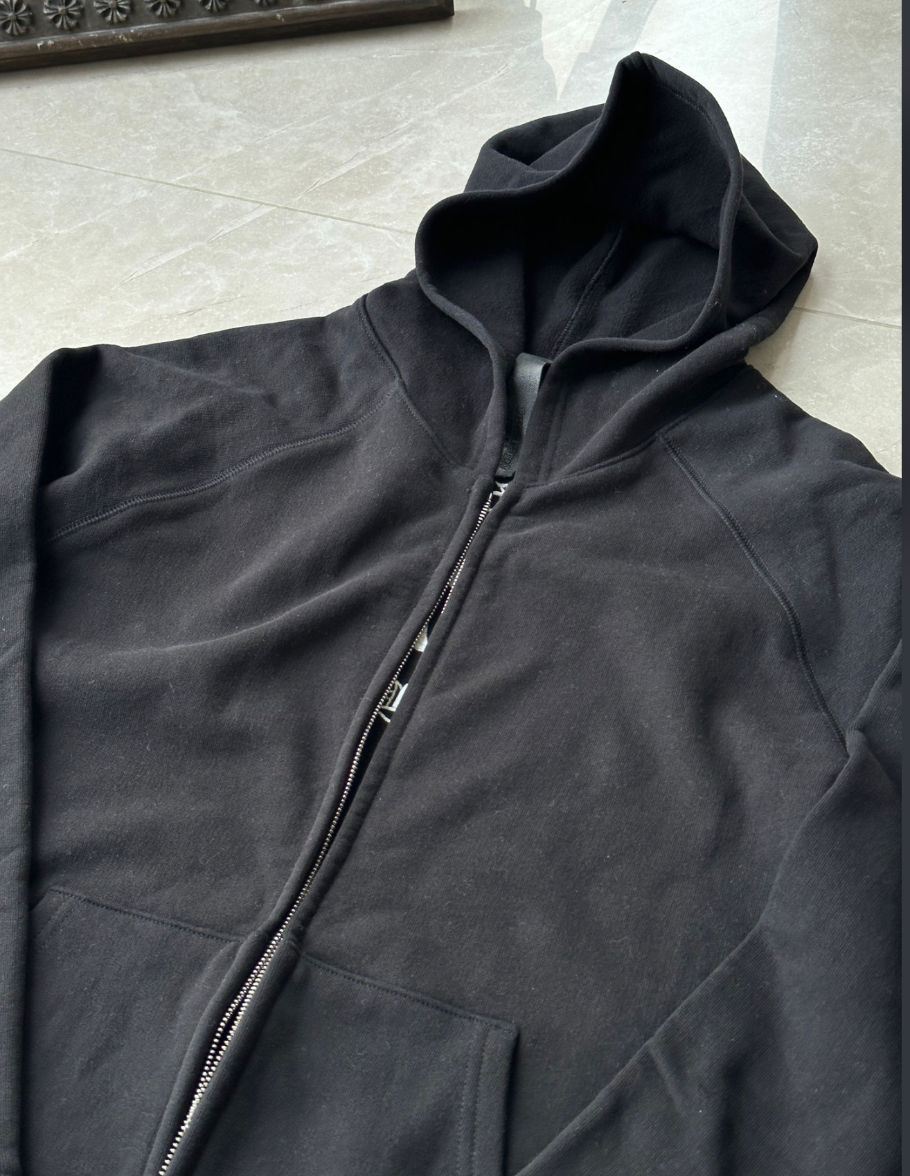 Triple Cross Arch Logo "Hollywood" Hoodie in black